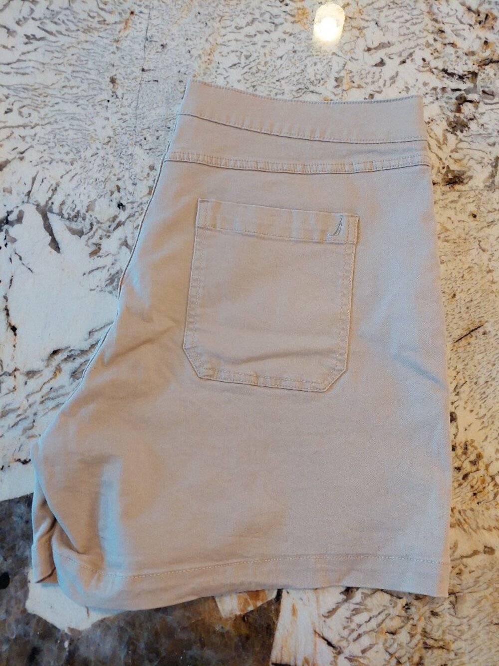 Nautica Kaki pull on shorts like new worn once size xl